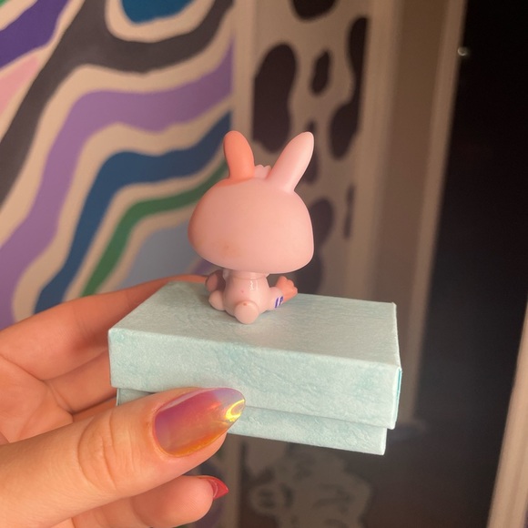 LPS Pink Rabbit Figure - Picture 2 of 3